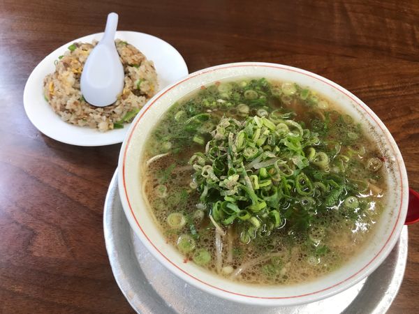 「Aらーめん + 半チャーハン　840円」@神戸ラーメン 第一旭 三宮本店の写真