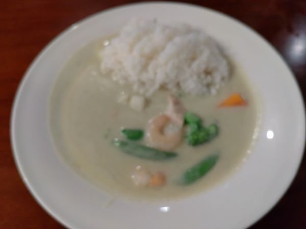 「海老と鶏肉のグリーンカレー　１０５０円」@Bistro Kの写真