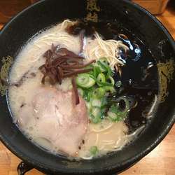 黒マー油　とんこつラーメン(630円)