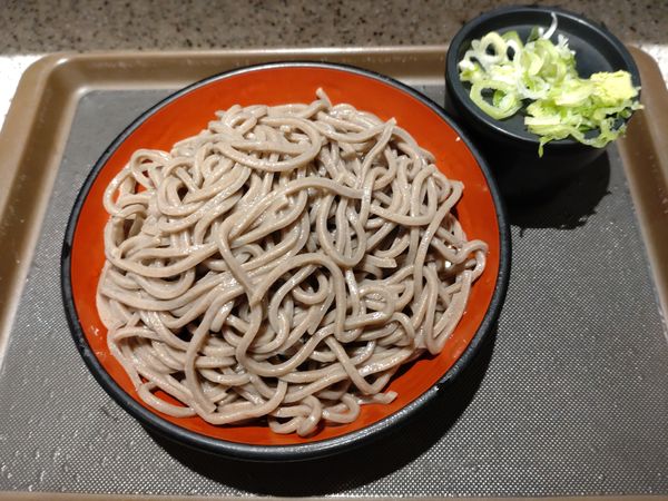 「【店舗・期間限定】ごっついそば（太麺）もり　４６０円」@名代 富士そば 北千住東口店の写真