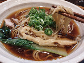 「燻製醤油ラーメン並(800)麺A」@燻製麺 燻の写真