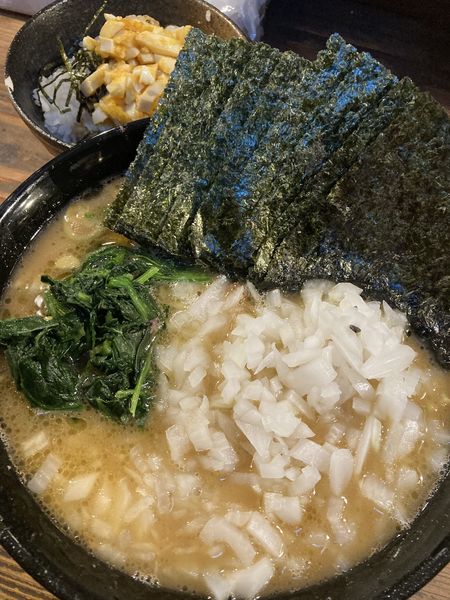 「ラーメン ＋ のり ＋ 玉ねぎ ＋半たまごまぶし」@家系ラーメン クックらの写真