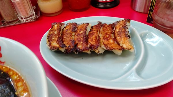 「お友達クーポンの餃子」@ラーメン山岡家 四日市塩浜店の写真