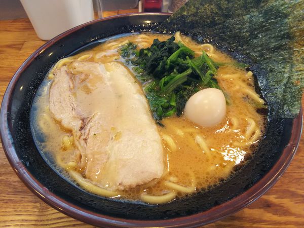 「ラーメン 並 ※かため&濃味」@横浜家系ラーメン頂家の写真