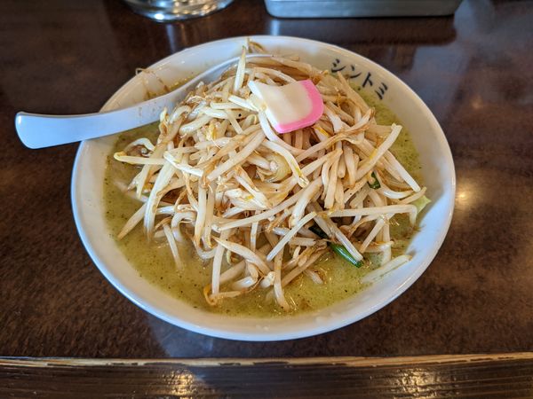 「濃厚バジルタンメン　870円」@極濃湯麺シントミ 本庄インター店の写真