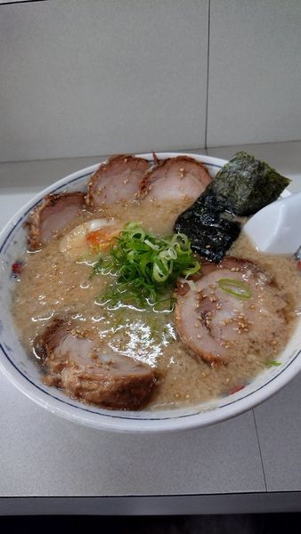 「特製背脂4倍豚骨醤油ラーメン＋厚切りチャーシュー＋薄切りチャーシ」@ラーメン・ぶーけの写真
