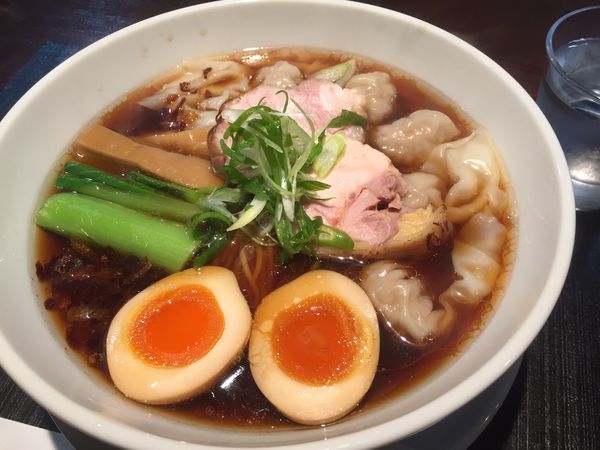 「わんたん麺(醤油)」@らーめん 鉢ノ葦葉の写真