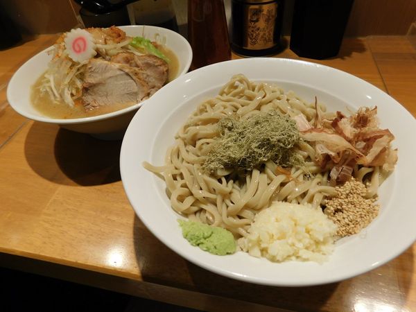 「昆布水の塩生姜つけ麺￥１０００（野菜多目、あと全部）」@麺屋 神工の写真