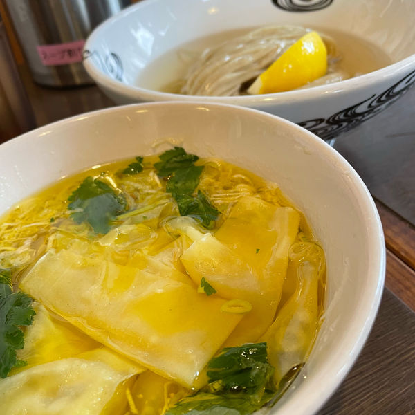 「昆布水つけ麺（政宗 塩）950円 半麺-50円」@つけ麺 弥七の写真