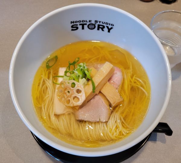 「塩そば」@NOODLE STUDIO STORYの写真