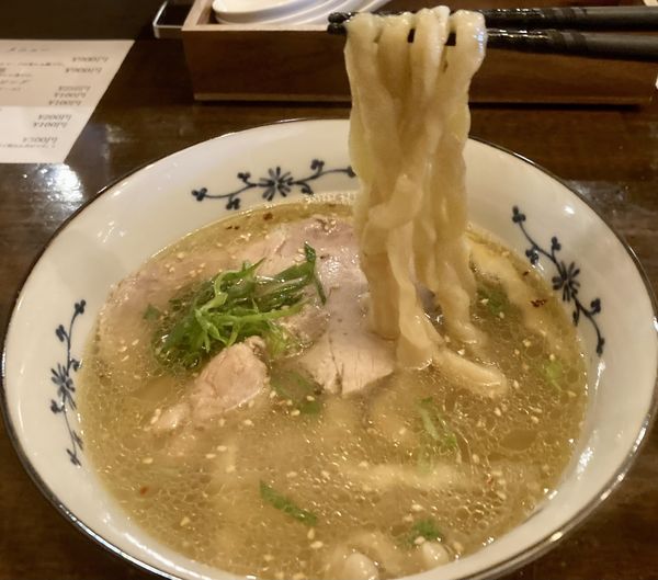 「塩らぁ麺 900円」@手打ち麺 秀登の写真