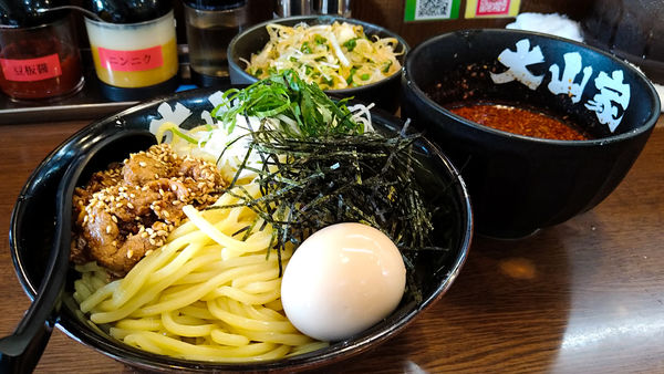 「限定/胡麻香るピリ辛冷やしつけ麺+大盛り+味玉+ネギめし」@ラーメン 大山家 昭島店の写真