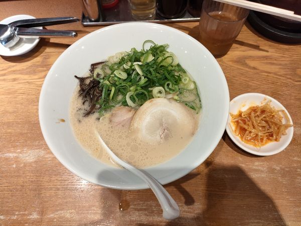 「白丸元味　ネギトッピング　バリカタ　Aセット」@博多一風堂 大宮店の写真