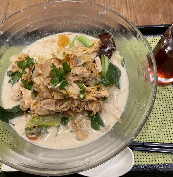 「【限定】夏野菜と豚しゃぶ冷やしちゃんぽん　８９０円」@リンガーハット 京急鶴見店の写真