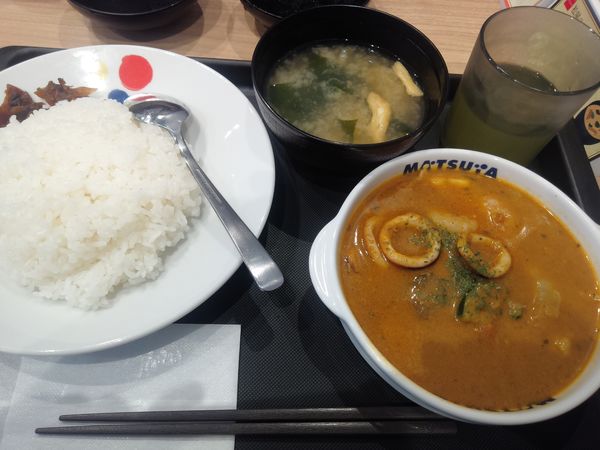 「海鮮ごろごろシーフードカレー　８８０円」@松屋 北千住東口店の写真