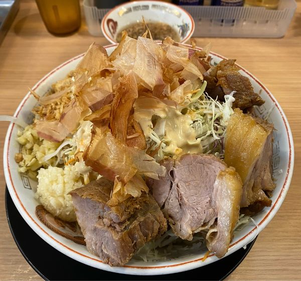 「小豚　冷やし中華　肉かす脂　うずら」@豚山 神保町店の写真