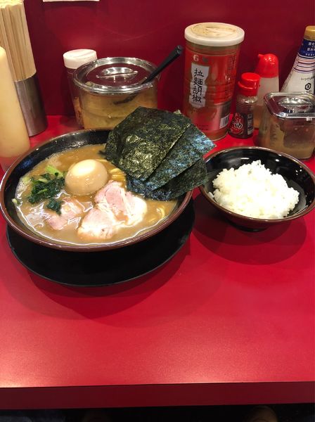 「ラーメン(中)  味玉+小ライス」@家系ラーメン たつ家の写真