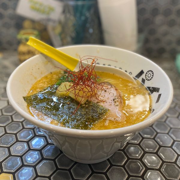 「パイナップル海老塩ラーメン」@パイナップルラーメン屋さん パパパパパインの写真