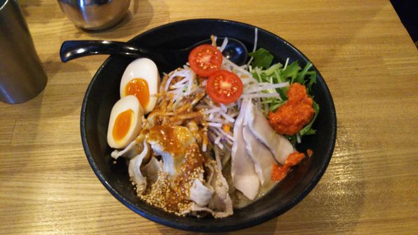 「（期間限定） 冷製豚しゃぶ和えそば」@つけめん・まぜそば むじゃきの写真