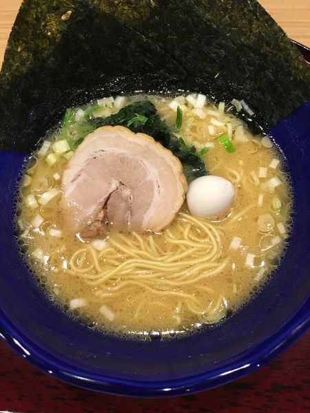 「家系ラーメン　醤油(700円)」@麺処 ろく亭の写真