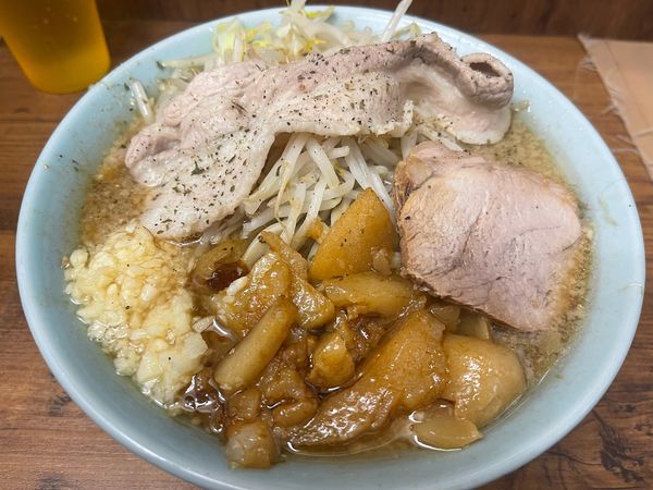 「ラーメン＋豚しゃぶスライス」@ラーメン二郎 池袋東口店の写真