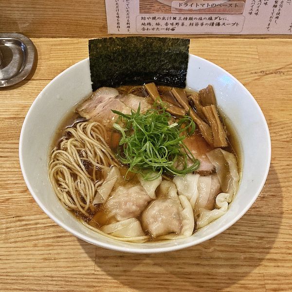 「肉ワンタン醤油」@地球の中華そばの写真