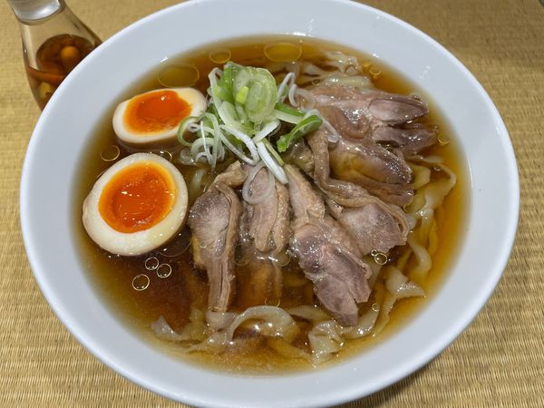 「【限定】冷やし親鶏中華そば(¥880)自家製煮卵(¥100)」@手打 親鶏中華そば 綾川の写真