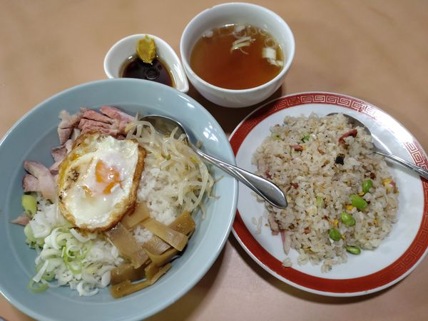 「酔来丼＋小チャーハン（２００円）＝６００円　※」@酔来軒の写真