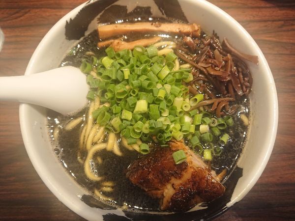「黒ら～麺（９００円）」@麺屋武蔵 武骨の写真