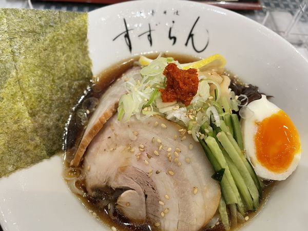 「すずらん冷やしそば950円」@福島県観光物産館飲食コーナーの写真