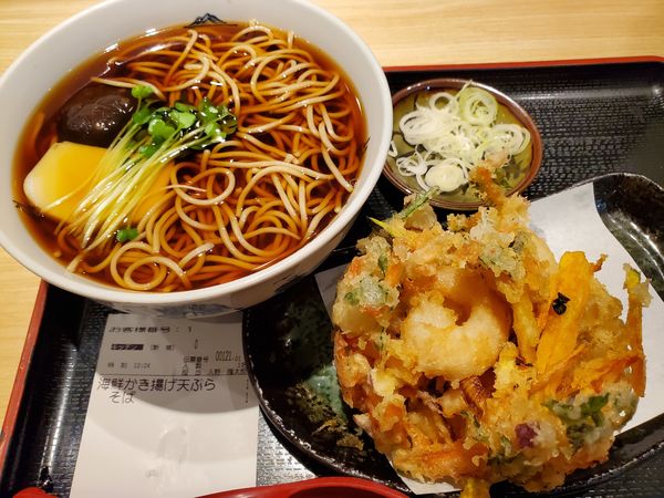 「海鮮かき揚げそば」@味奈登庵 みなとみらい店の写真
