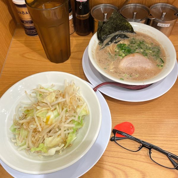 「ラーメン＋野菜盛り」@がっとん 京急鶴見店の写真