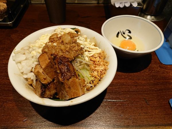 「汁無しソバ」@ラーメン 雷 東京本丸店の写真