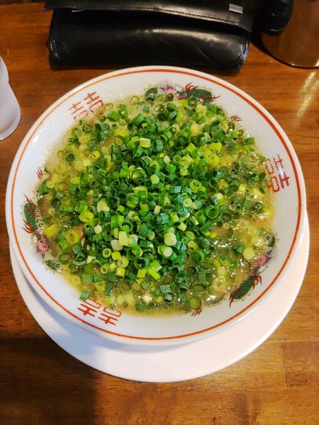 「豚骨ﾗｰﾒﾝ(ﾊﾞﾘｶﾀ)+ﾈｷﾞ+替玉２回  ｷｸﾗｹﾞ抜き」@ラーメン池田の写真