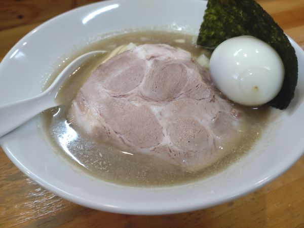 「白醤油＋味玉」@煮干中華ソバ イチカワの写真