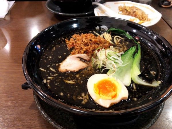 「ブラック担々麺」@麺処 田ぶし 三島店の写真