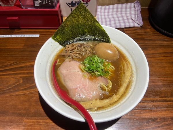 「牛骨しょうゆらーめん+くん玉」@麺場らせん -RASEN-の写真