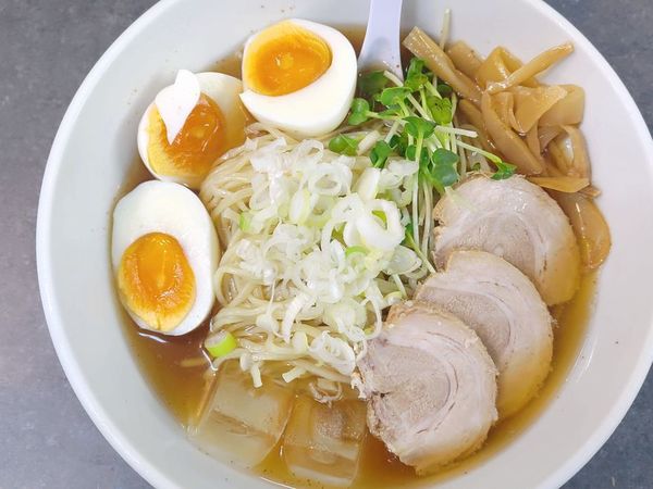 「和風自家製冷しラーメン＋半熟玉子」@ハッスルラーメンホンマ 亀戸本店の写真