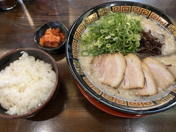 「とんこつ白（大）＋ごはんセット＋替え玉」@長浜らーめん 海南店の写真