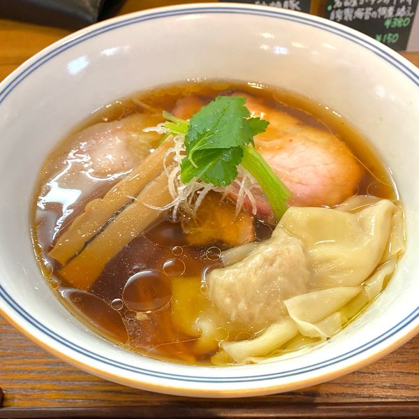 「ワンタン醤油らぁめん」@Ramen FeeLの写真