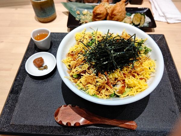 「うざくぶっかけ蕎麦(並盛)1,500円＋むじないなり350円」@手打蕎麦 フジサン 福舞製麺所の写真