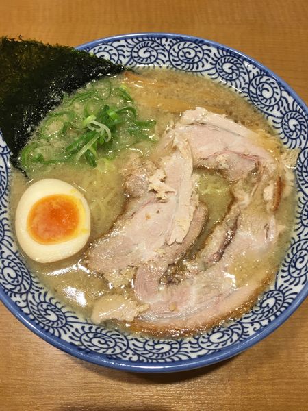 「醤油とんこつラーメン(680円税別)」@二代目丸源 沼津学園通店の写真