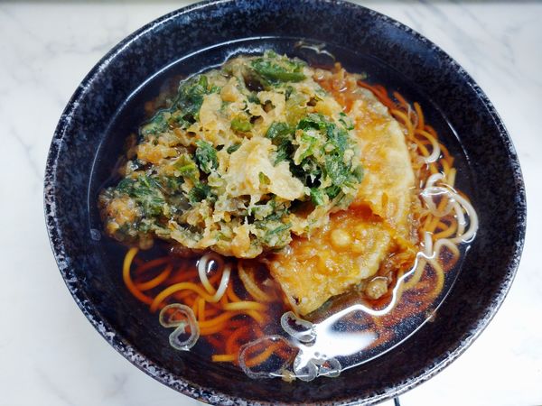 「カボチャそば（400円）＋春菊（100円）」@大和屋の写真