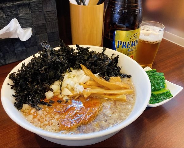 「らーめん(にんにくなし)＋ノリ増し＋ビール＋小松菜」@ぶたとにぼしの写真