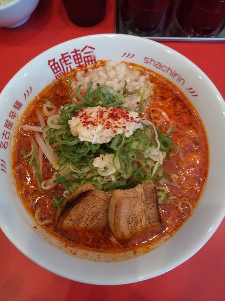 「旨辛にんにくラーメン　スーパー」@名古屋辛麺 鯱輪 熱田店の写真