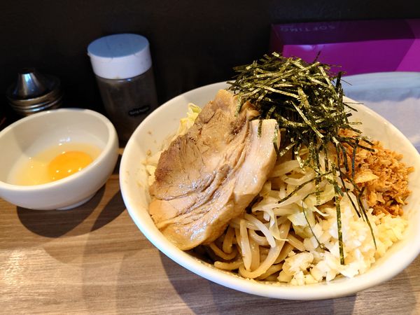 「限定冷やしまぜそば 麺マシ  野菜  ニンニク」@豚仙人 鶴見店の写真