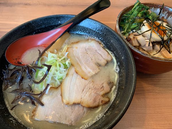 「豚骨らー麺　塩」@らー麺とっつぁんの写真