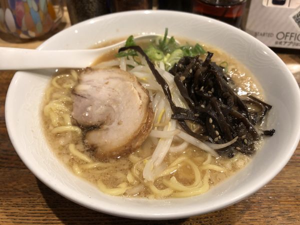 「醤油豚骨太麺」@でびっと 中延店の写真