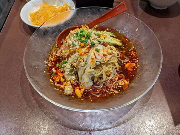 「冷やしよだれ鶏まぜそば」@陳家私菜 新宿店の写真