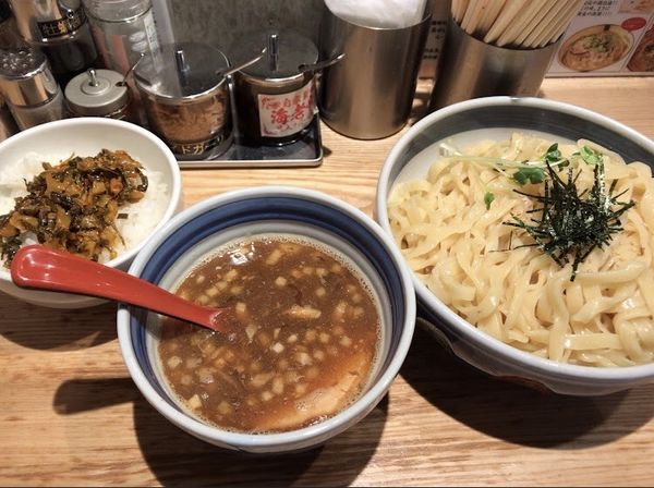 「極太平打ちつけ麺大盛＋辛子高菜丼（Bランチセット）900円」@双麺 浅草橋店の写真